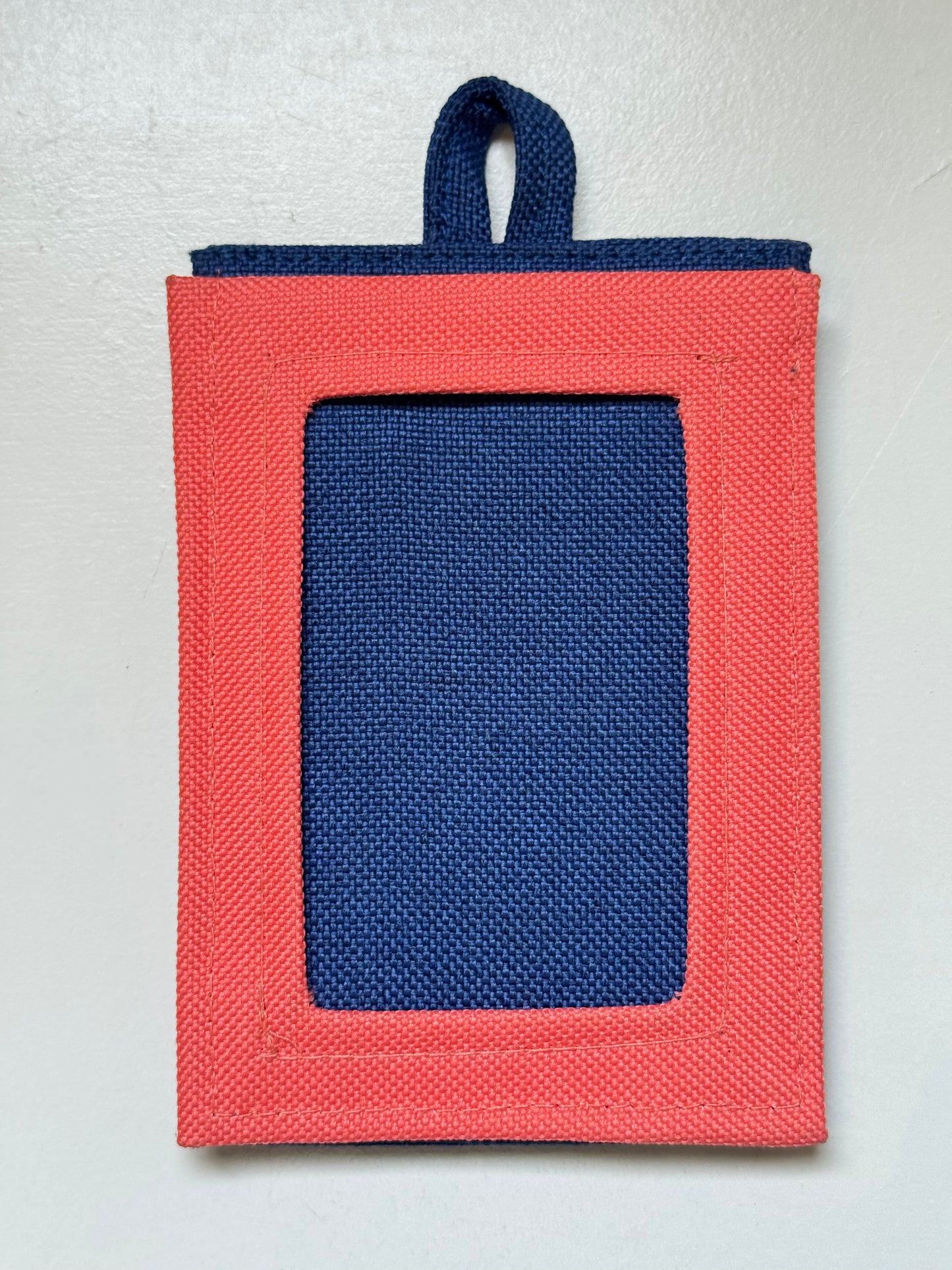 حامل بطاقة تعريف